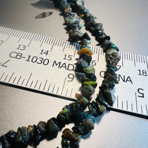Natural opal chips necklace with silver clasp - Picture 3 of 3